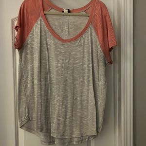 1X peach and gray t-shirt